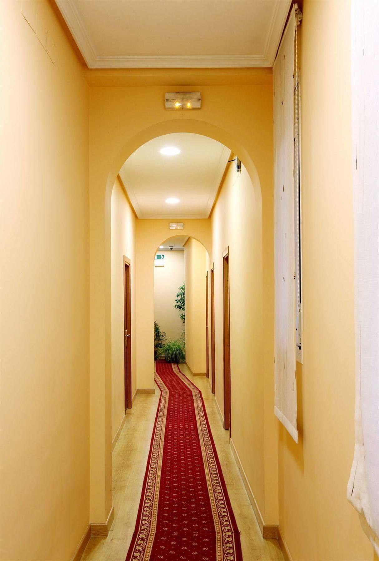 Hostal Sil & Serranos Madrid Bagian luar foto