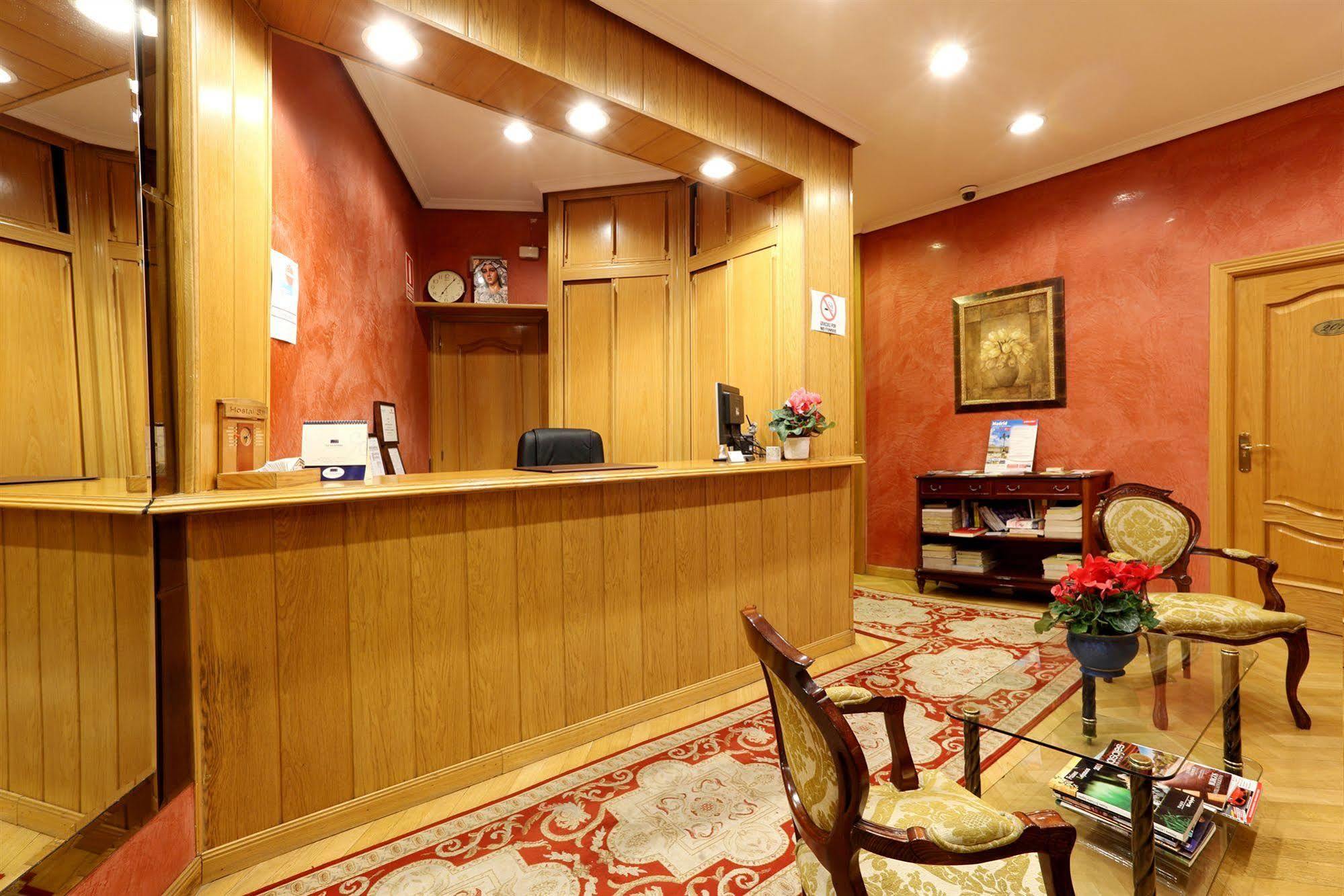 Hostal Sil & Serranos Madrid Bagian luar foto